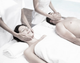 2-4085_pareja-recibiendo-masaje-facial-masajista-spa_107420-3244_576